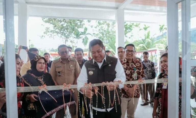 Resmikan UPT Puskesmas Parongil, Eddy Berutu: Gunakan dengan Baik untuk Pelayanan Masyarakat