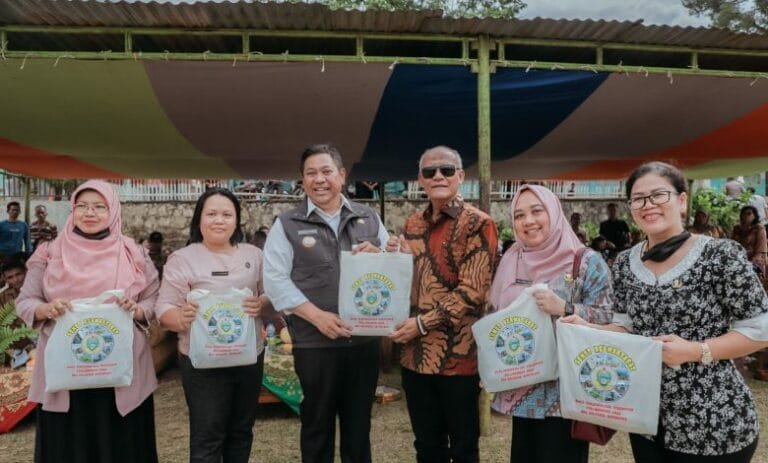 Kunjungan ke Desa Sumbari, Bupati Eddy Berutu: Dairi Unggul Harus Kita Wujudkan Bersama