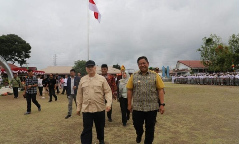 Kadis Pendidikan Sumut Pimpin Upacara Pengukuhan Satuan Pendidikan Aman Bencana di Dairi