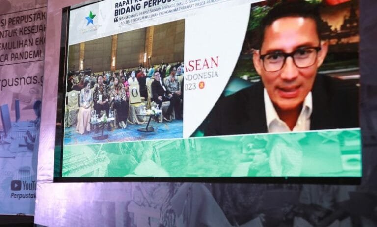 Sandiaga Uno di Acara Rakornas Perpusnas: Dairi Terkenal dengan Kopi, Ulos Silalahi, dan Story Telling Kampung Ulos Silalahi
