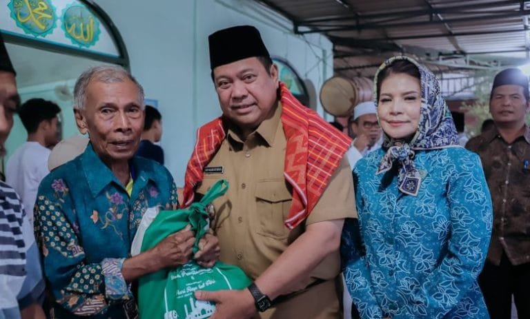Santuni Anak Yatim Piatu dan Fakir Miskin, Bupati Eddy Berutu: Mari Tingkatkan Kepedulian Sosial di Bulan Ramadhan