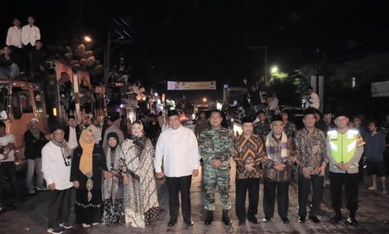 Pemkab Dairi Bersama Masyarakat Gelar Pawai Takbiran Sambut Idul Fitri