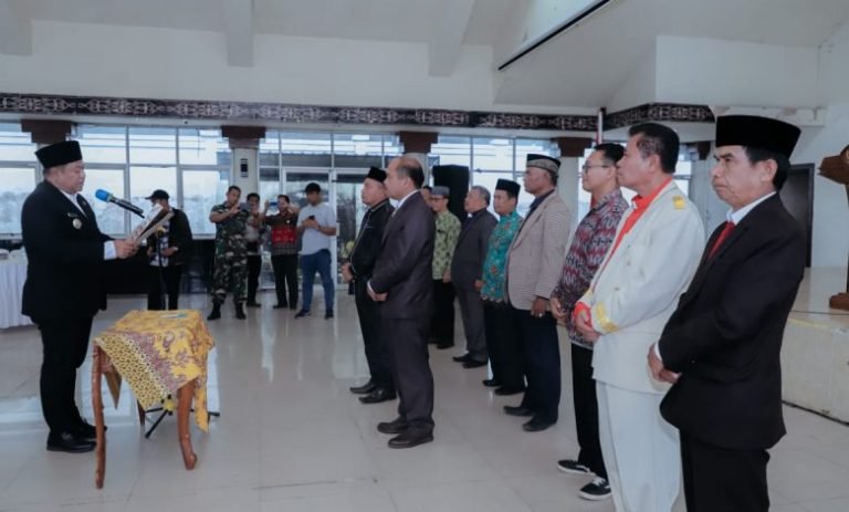 Lantik Pengurus FKUB Dairi, Bupati Eddy Berutu: Harus Solid Jaga Toleransi dalam Keberagaman