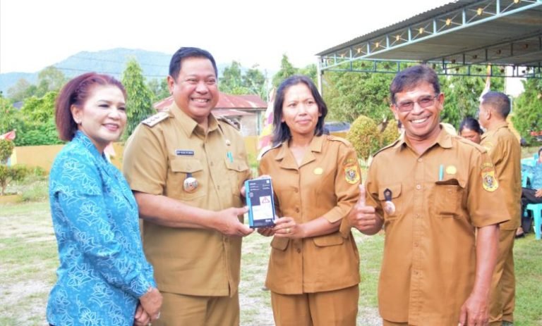 Bupati Dairi Puji Aplikasi Sidasa Mobile: Membantu Data Akurat Kondisi Warga di Desa