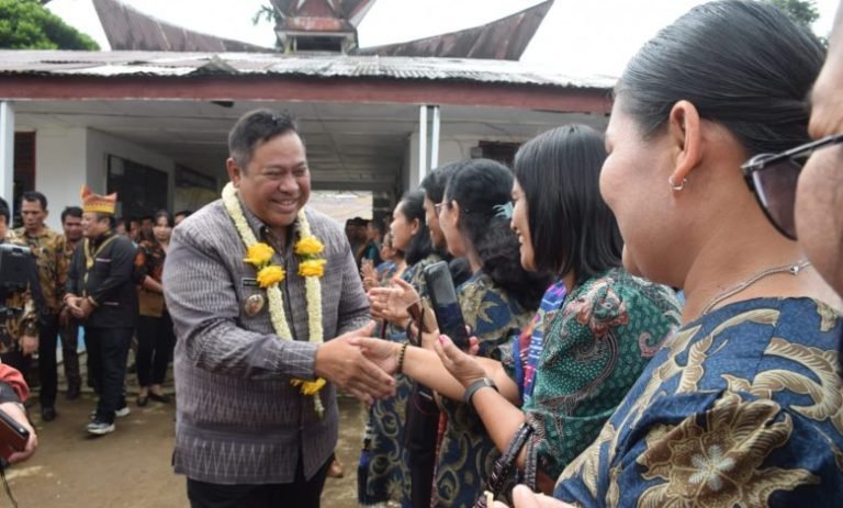 Bupati Dairi Minta Dinas Pendidikan Lebih Memperhatikan SMP Negeri 1 Parbuluan