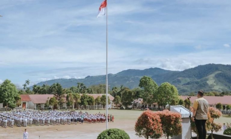 Bupati Eddy Berutu Ajak Siswa Segera Manfaatkan Perpustakaan Daerah ‘Raja Naga Jambe’