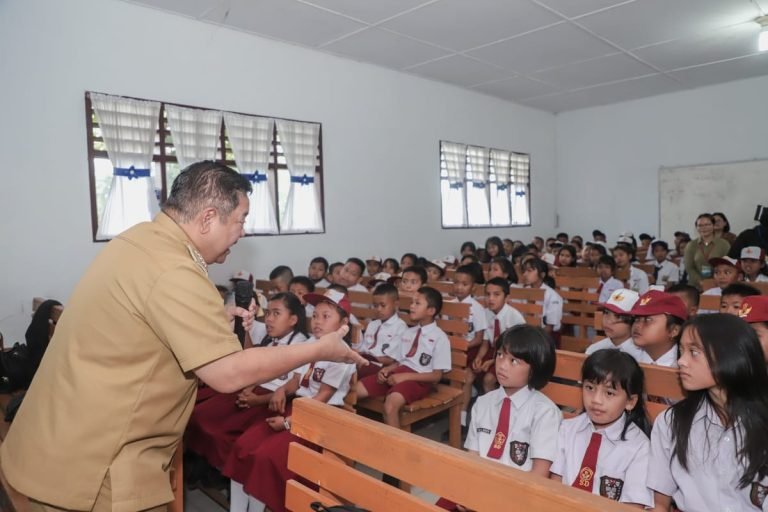 Bupati Eddy Berutu Terpesona, Siswa Peragakan Metode Berhitung Cepat Ala Gasing