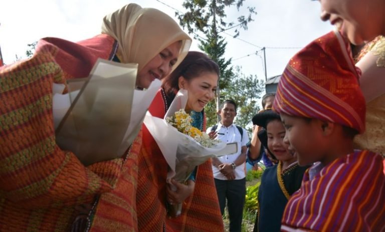 Untuk Pertama Kalinya, Kelulusan TK Pembina Sumbul Dihadiri Bunda PAUD Provinsi