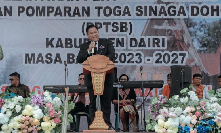 Hadiri Pelantikan PPTSB Dairi, Bupati Eddy Berutu Minta Marga Sinaga Jaga Soliditas