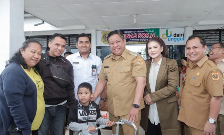 Serahkan Bantuan untuk Disabilitas, Bupati Eddy Berutu Ingin Pastikan Hak yang Sama