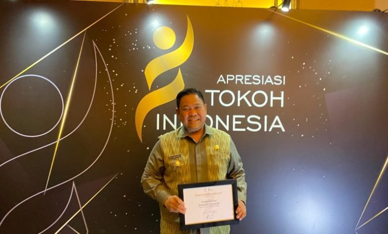 Dapat Penghargaan dari Majalah TEMPO Kategori Pendorong Ekonomi Kerakyatan, Ini Respons Bupati Dairi Eddy Berutu