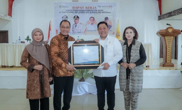 Tantangan Revolusi 4.0, Bupati Dairi: Mampu Tidak Guru Beradaptasi dengan Kemajuan Zaman