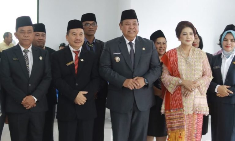 Lantik Pimpinan Tinggi Pratama, Pejabat Administrator dan Pengawas, Ini Pesan Bupati Dairi Eddy Berutu