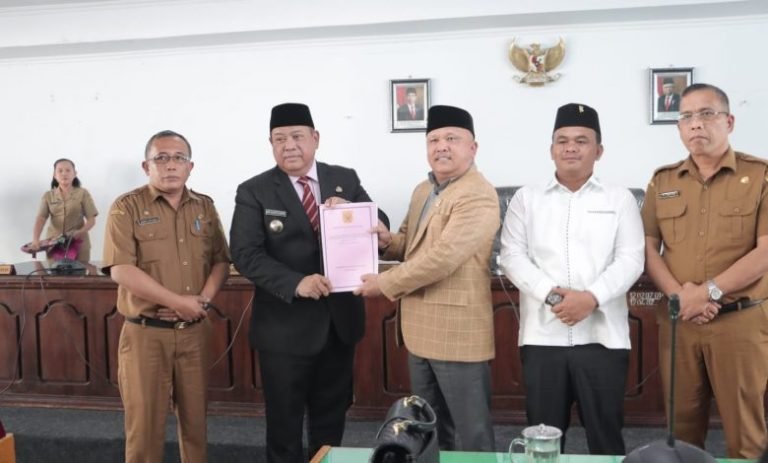 Bupati Dairi Eddy Berutu Sampaikan Nota Pengantar Perubahan KUA dan PPAS 2023