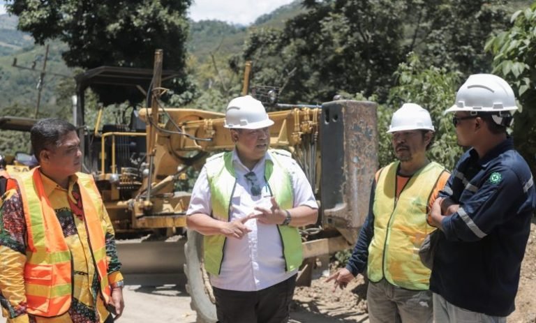 Tinjau Pembangunan Jalan Kuta Buluh – Lau Perimbon, Bupati Dairi Harapkan Adanya Peningkatan Ekonomi Masyarakat