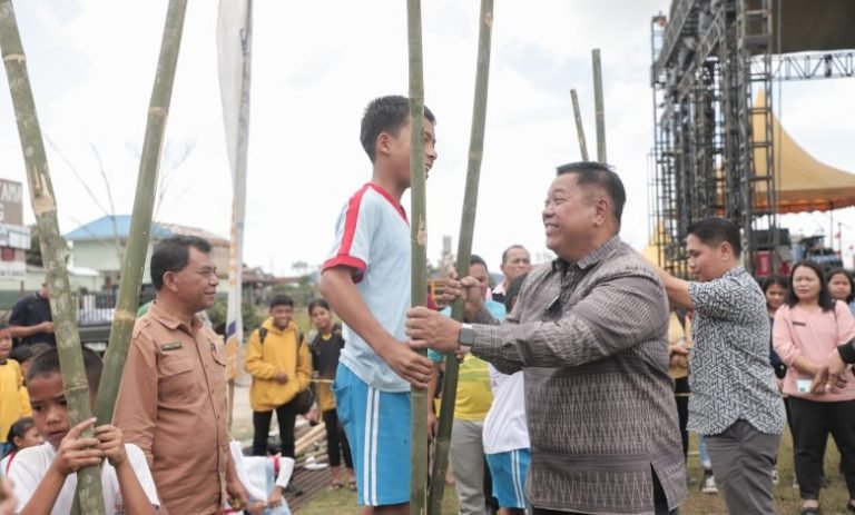 Pesta Njuah-Njuah Gelar Permainan Tradisional Anak, Bupati Dairi: Kegiatan Positif Alihkan Anak dari Candu Gadget