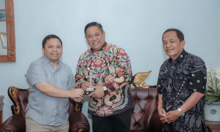 Bupati Eddy Berutu Terima Audiensi Panitia Perayaan Kristus Raja Semesta