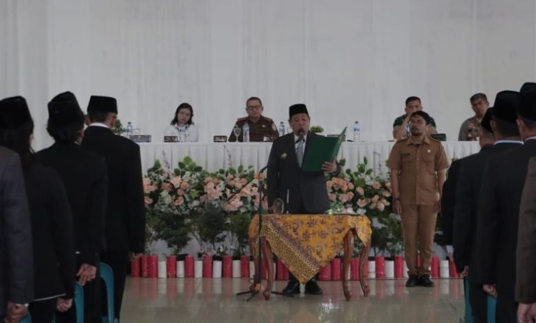 Pelantikan Pejabat Pemkab Dairi, Bupati Eddy Berutu: ASN Harus Jadi Ujung Tombak Pemerintahan