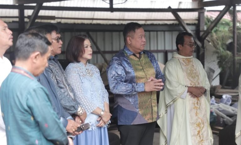 Bupati Dairi Eddy Keleng Ate Berutu Hadiri Peletakan Batu Pertama Pembangunan Gedung Karya Pastoral Paroki Sidikalang