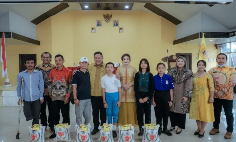 Kebersamaan Bupati Dairi Eddy Berutu dan 210 PMKS di Momen Tahun Baru