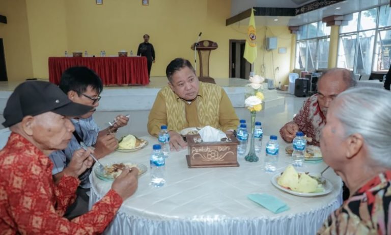 Rayakan Tahun Baru Bersama, PMKS : Terima kasih Bupati Eddy Berutu