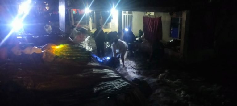 Banjir dan Longsor Melanda Desa Silalahi I, Bupati Eddy Berutu Imbau Warga Selalu Waspada