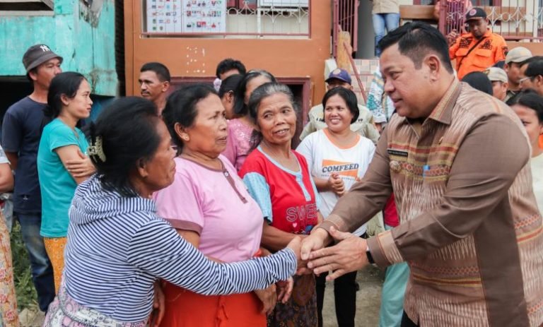 Gerak Cepat, Bupati Eddy Kunjungi dan Berikan Bantuan Kepada Korban Banjir