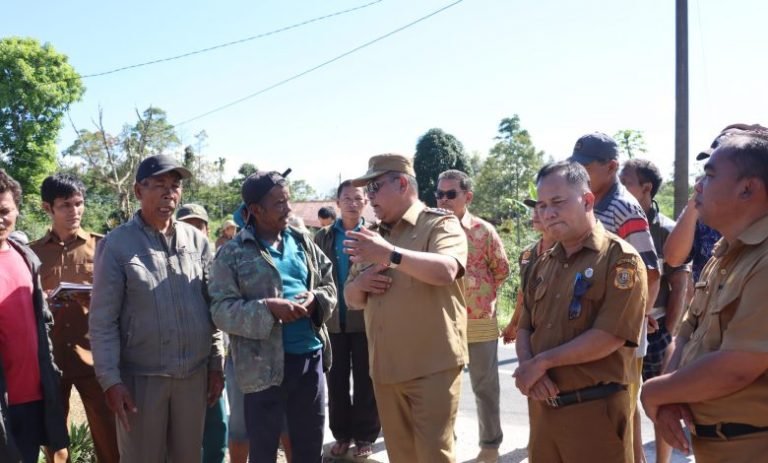 Kunker ke Pegagan Julu VII, Warga Minta Jalan Diperbaiki, Eddy Berutu : Segera Kita Tindaklanjuti