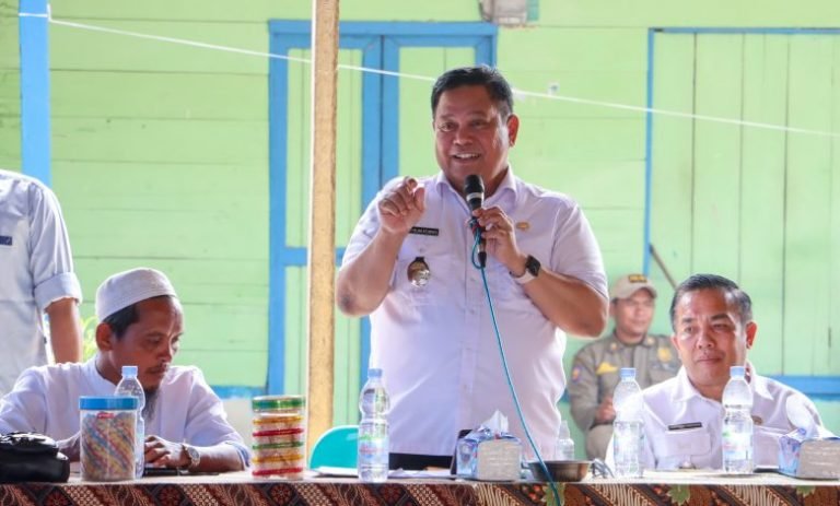 Bupati  Dairi Eddy Berutu Targetkan Tujuh Perbaikan Jalan di Tanah Pinem Tahun 2024