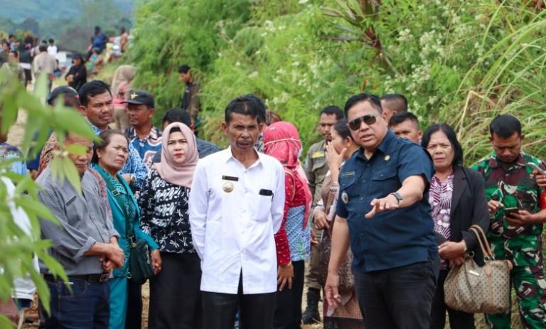 Tinjau Langsung Pembukaan Jalan di Desa Sibira, Eddy Berutu : Inilah Visi Misi Dairi Unggul