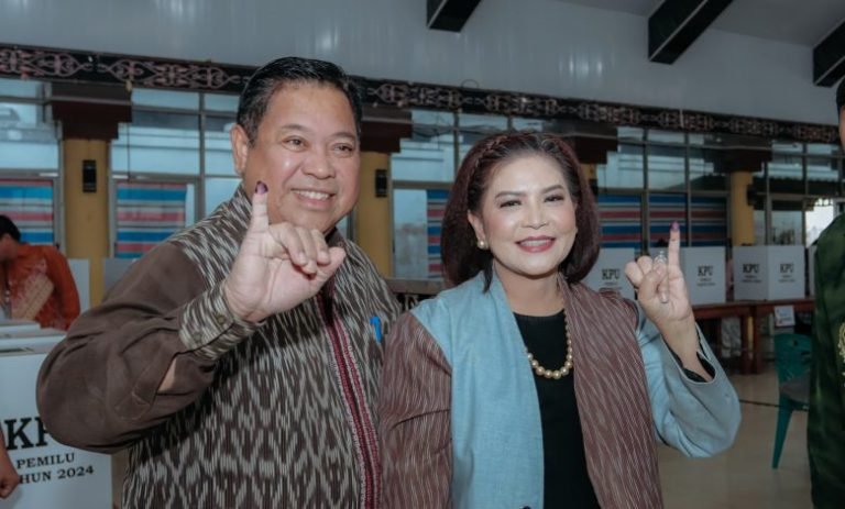 Nyoblos di TPS 006, Kecamatan Sidikalang, Eddy Berutu Berharap Partisipasi Warga Dairi Lampaui 85 Persen