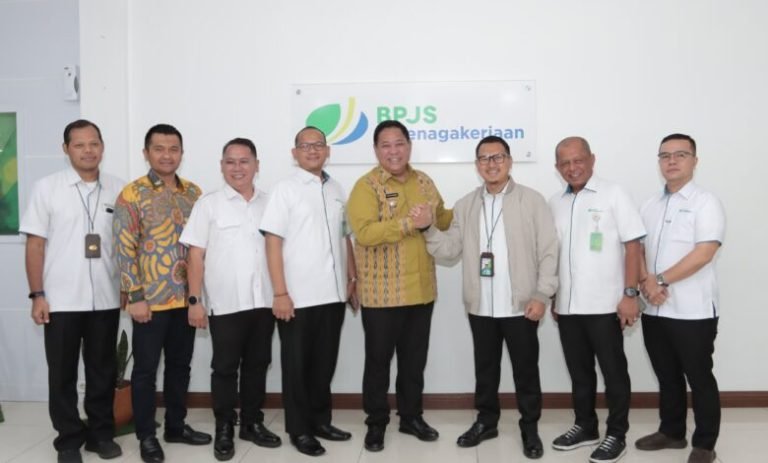 Peduli Akan Jaminan Sosial Para THL dan Perangkat Desa, Bupati Dairi Dapat Apresiasi dari BPJS Ketenagakerjaan