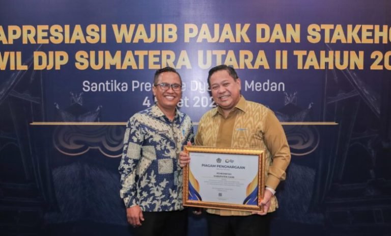 Jadi Wilayah Tertib Bayar Pajak, Kabupaten Dairi Terima Penghargaan dari Dirjen Pajak
