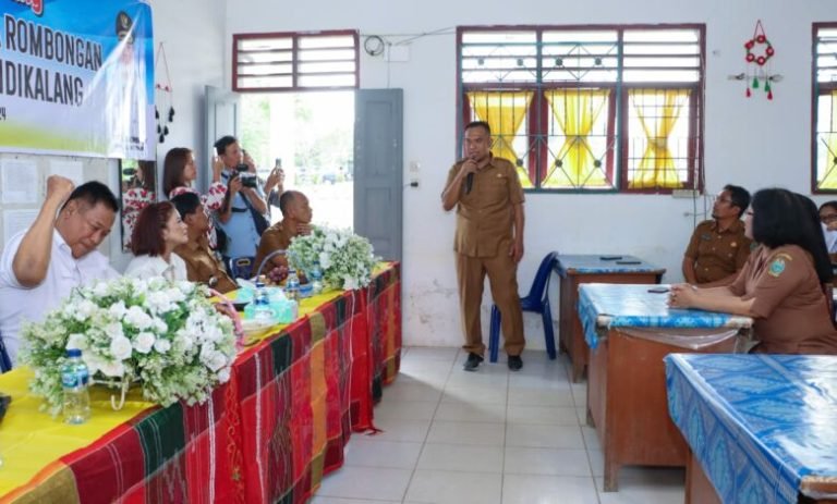 Terima Pelayanan Disdukcapil yang Sigap, Sandro Simamora Puji Kinerja Pemkab Dairi