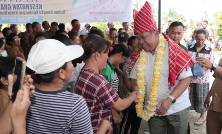 Kunker di Tigalingga, Masyarakat Antusias, Bupati Eddy Berutu Ingatkan Pelayanan Publik Berjalan Baik