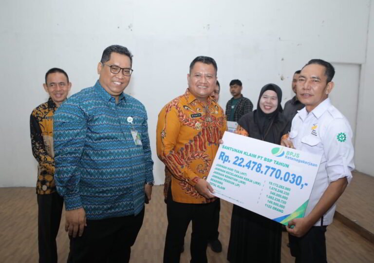 4.900 Pekerja Rentan di Asahan Terima Kartu BPJS Ketenagakerjaan, Wabup Rianto Dorong Sosialisasi Lebih Luas